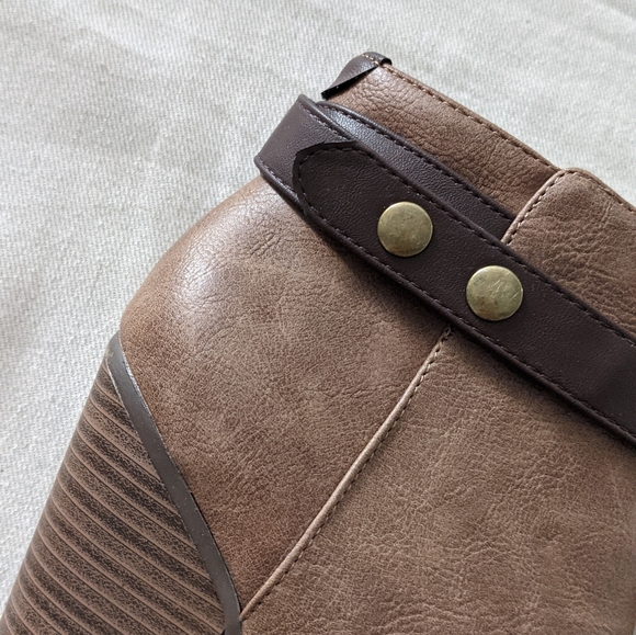 Tan Buckle Block Heel Bootie Gail22 - Picture 3 of 5